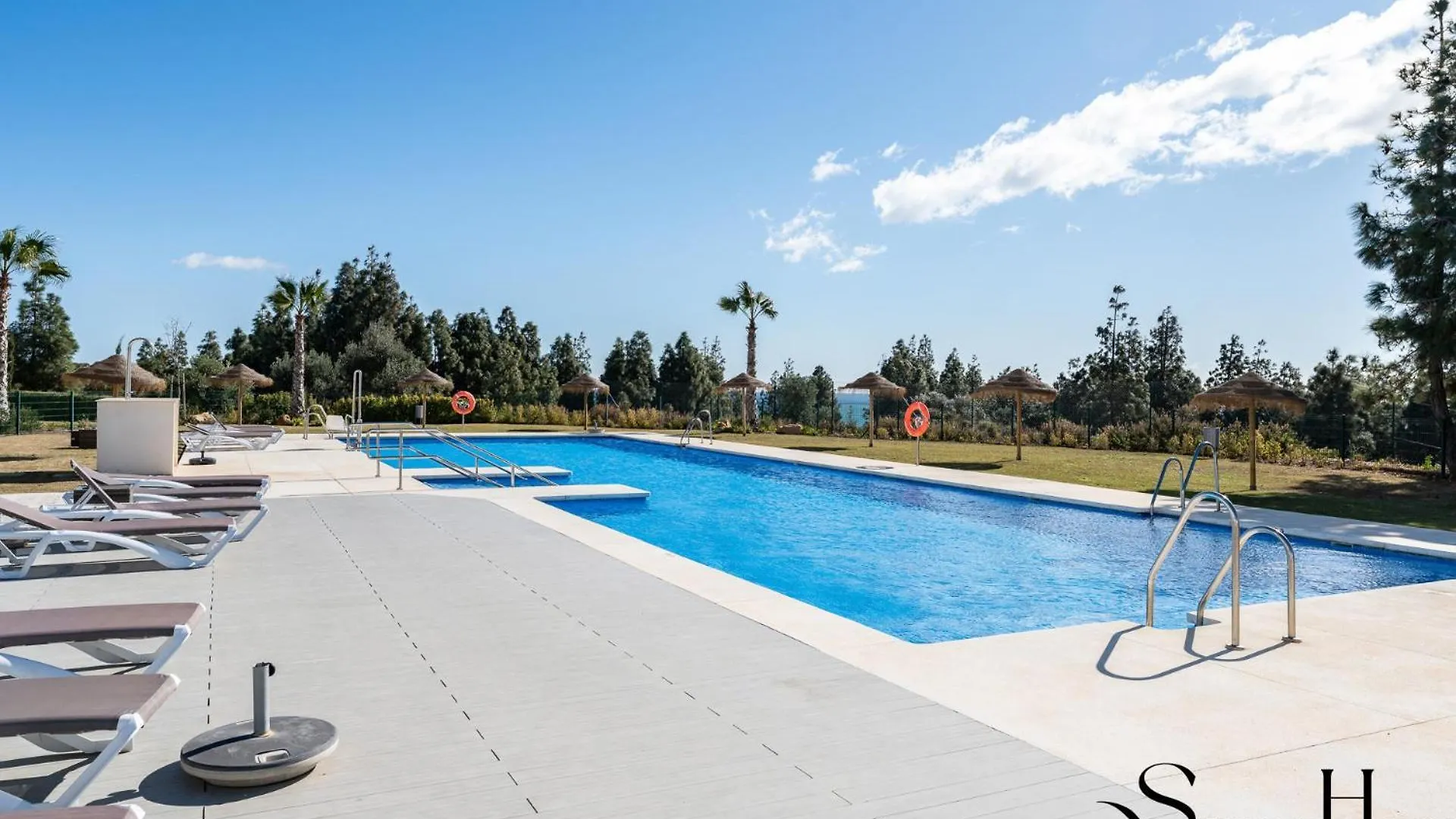 Luxury 2 Bedroom Apartment, Pools, Sauna, Gym & More Михас-Коста Апартаменты
