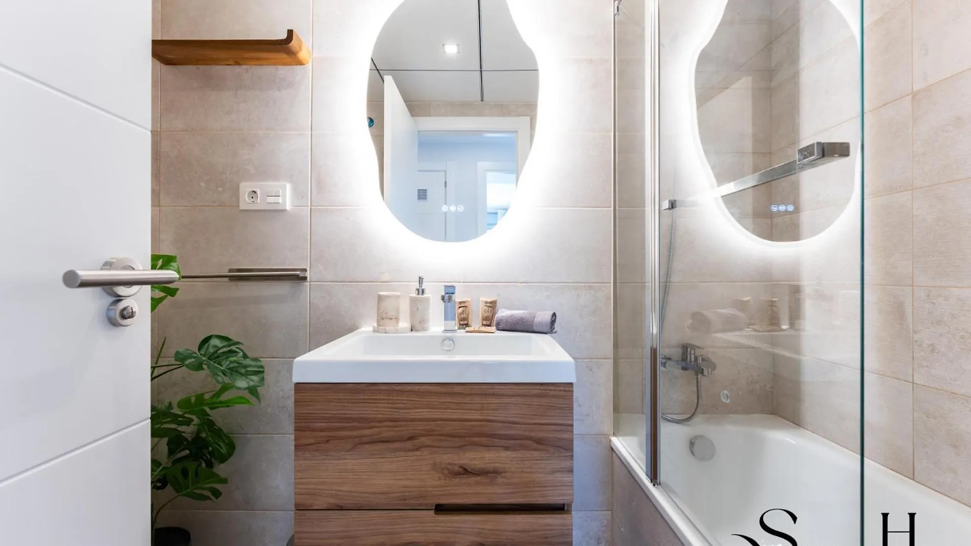 Luxury 2 Bedroom Apartment, Pools, Sauna, Gym & More Михас-Коста 0*,  Испания