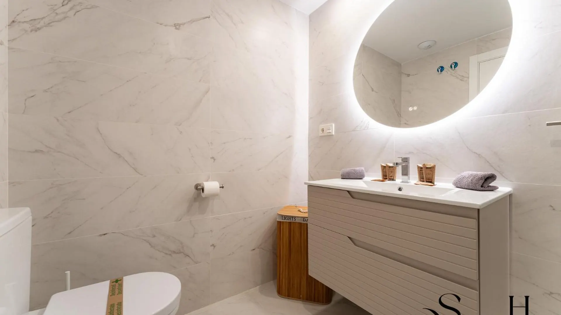 Luxury 2 Bedroom Apartment, Pools, Sauna, Gym & More MIJAS COSTA