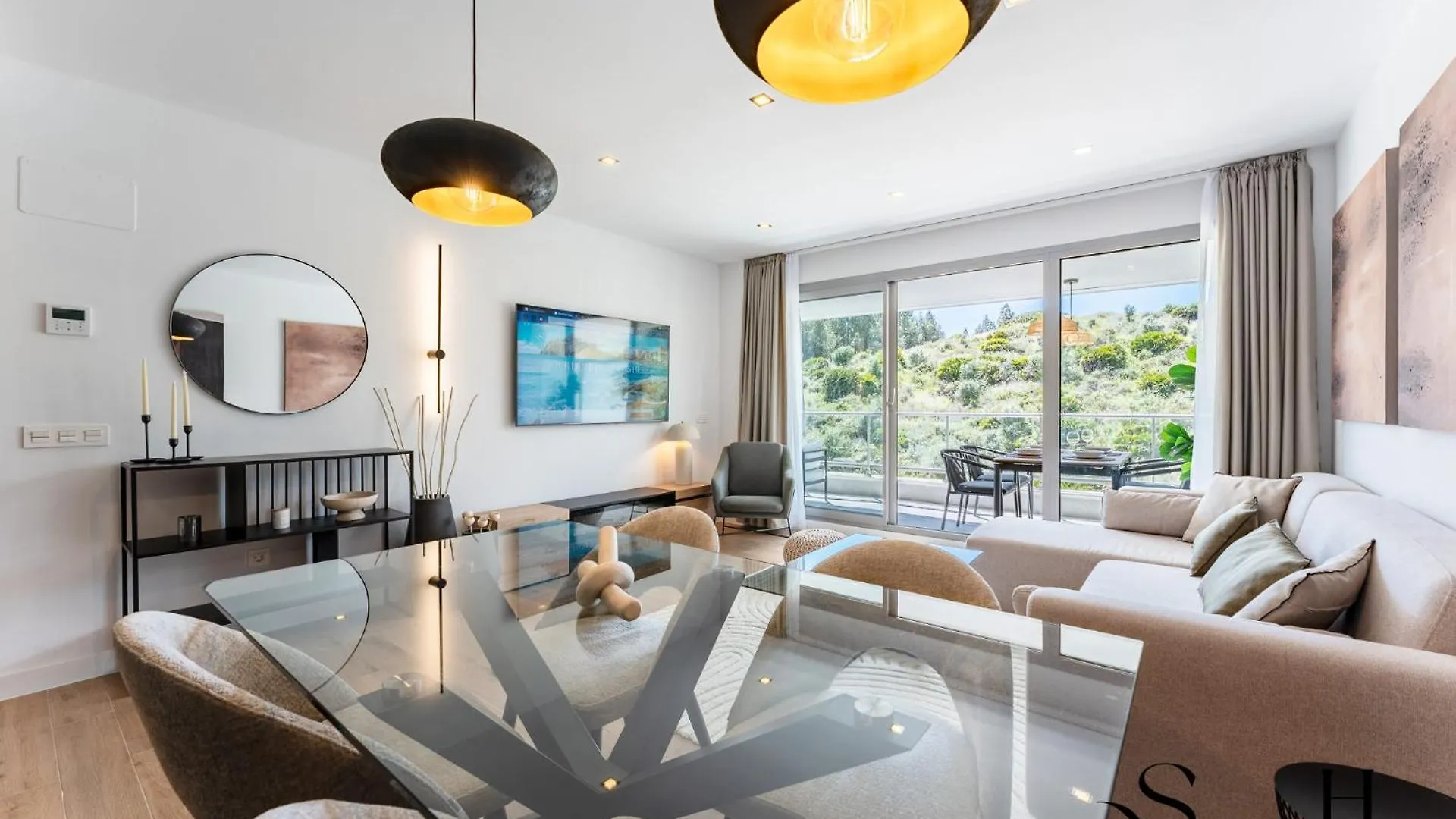Luxury 2 Bedroom Apartment, Pools, Sauna, Gym & More Mijas