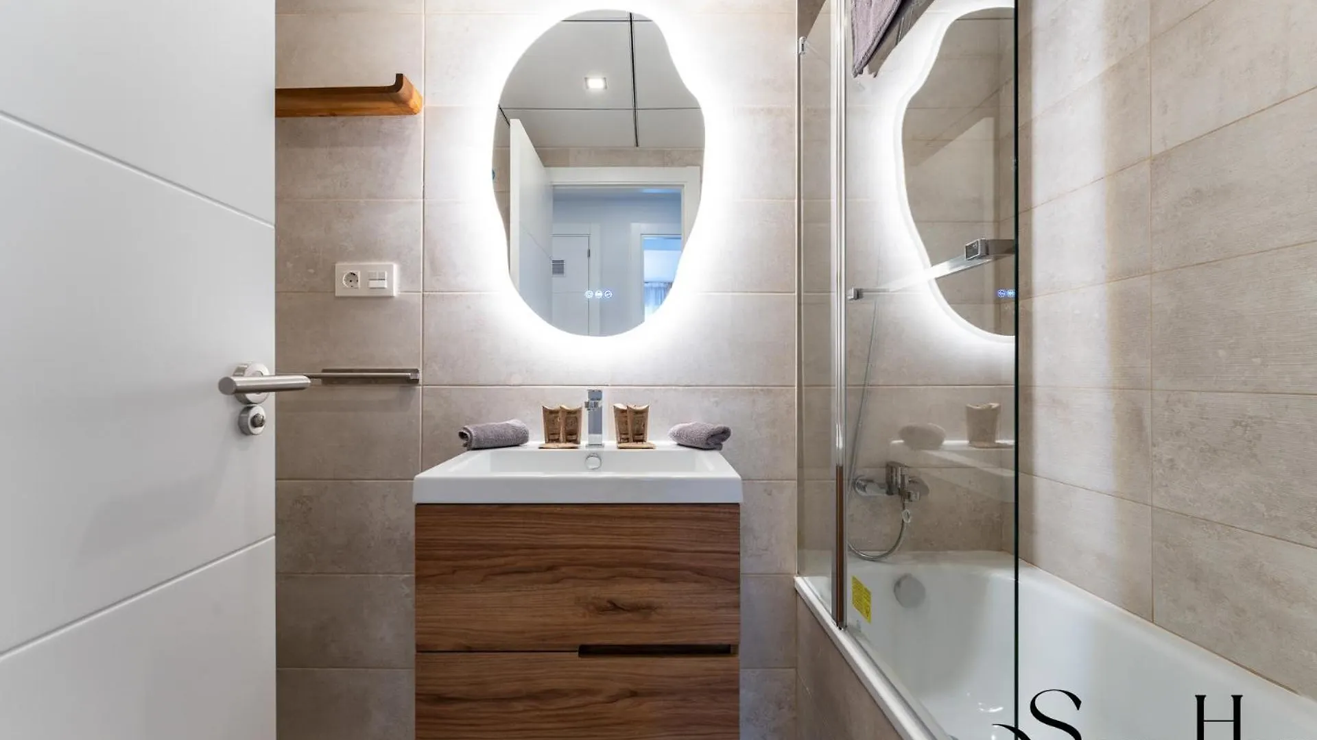 Luxury 2 Bedroom Apartment, Pools, Sauna, Gym & More MIJAS COSTA Spain