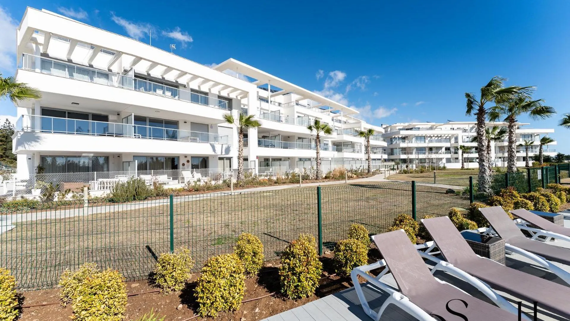 Luxury 2 Bedroom Apartment, Pools, Sauna, Gym & More MIJAS COSTA
