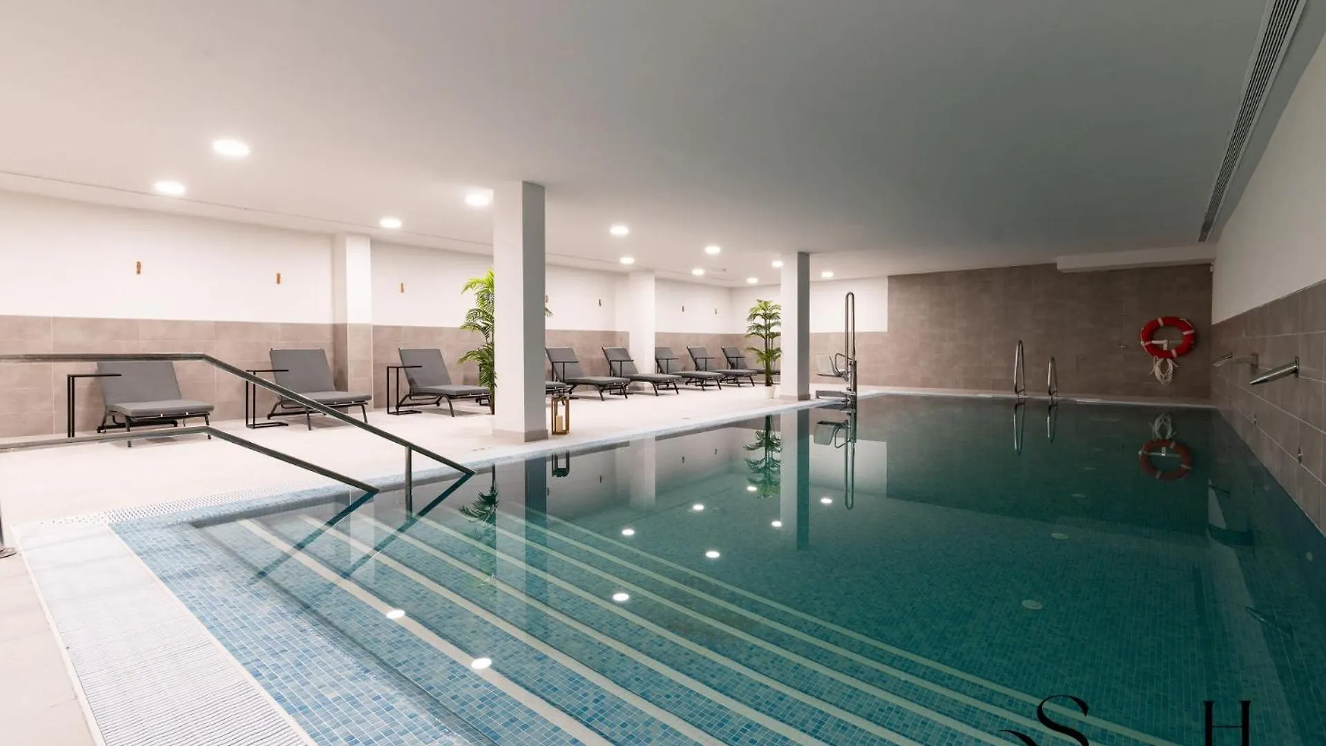 Luxury 2 Bedroom Apartment, Pools, Sauna, Gym & More MIJAS COSTA
