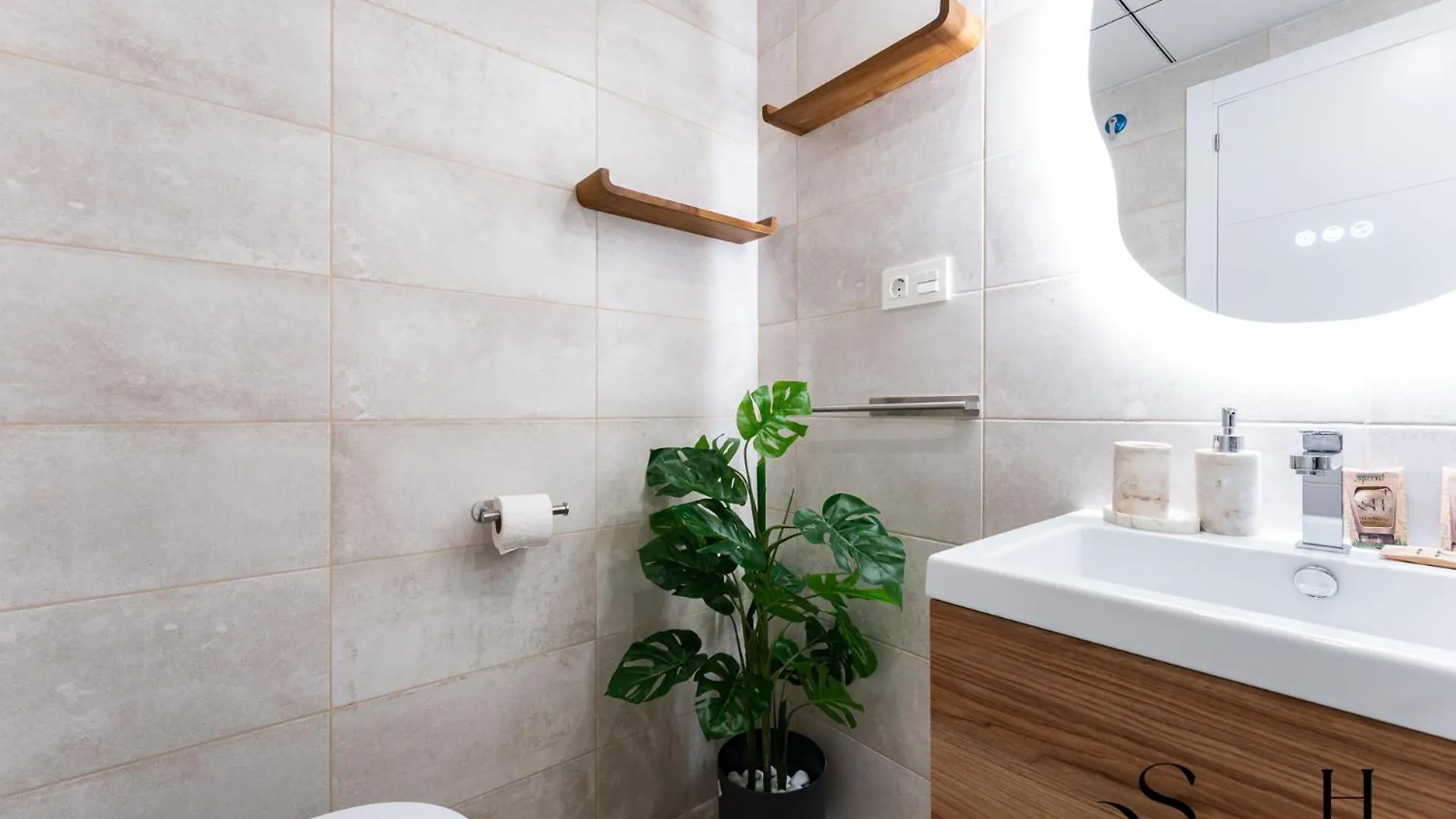 Luxury 2 Bedroom Apartment, Pools, Sauna, Gym & More MIJAS COSTA Apartment