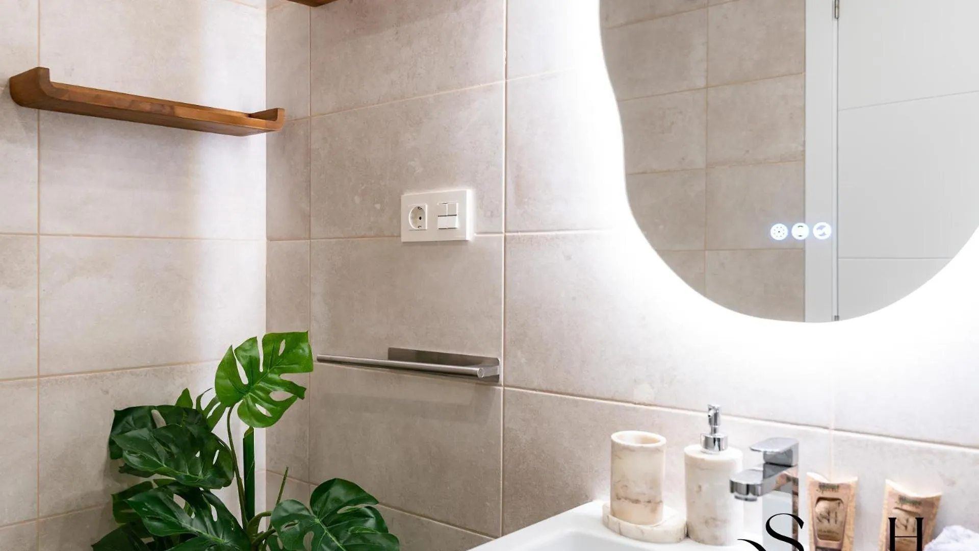 Apartment Luxury 2 Bedroom Apartment, Pools, Sauna, Gym & More MIJAS COSTA Spain