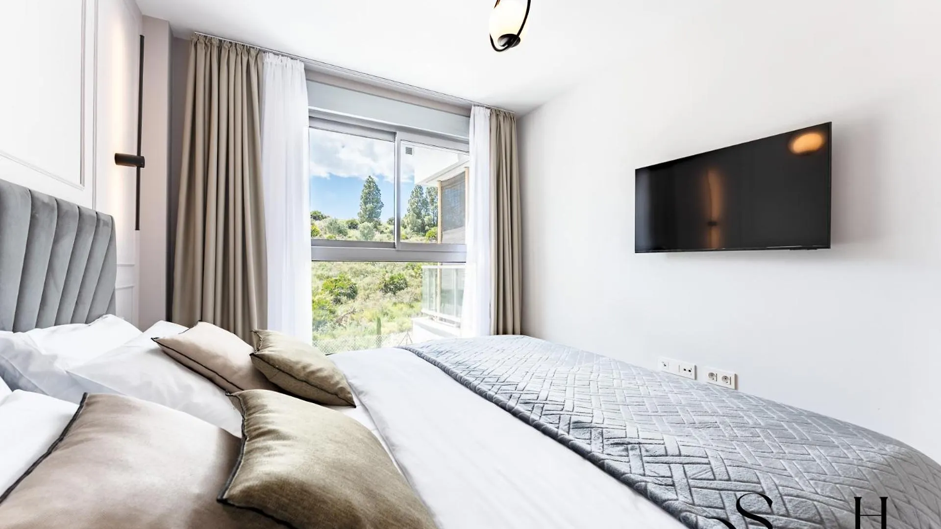 Luxury 2 Bedroom Apartment, Pools, Sauna, Gym & More MIJAS COSTA Apartment