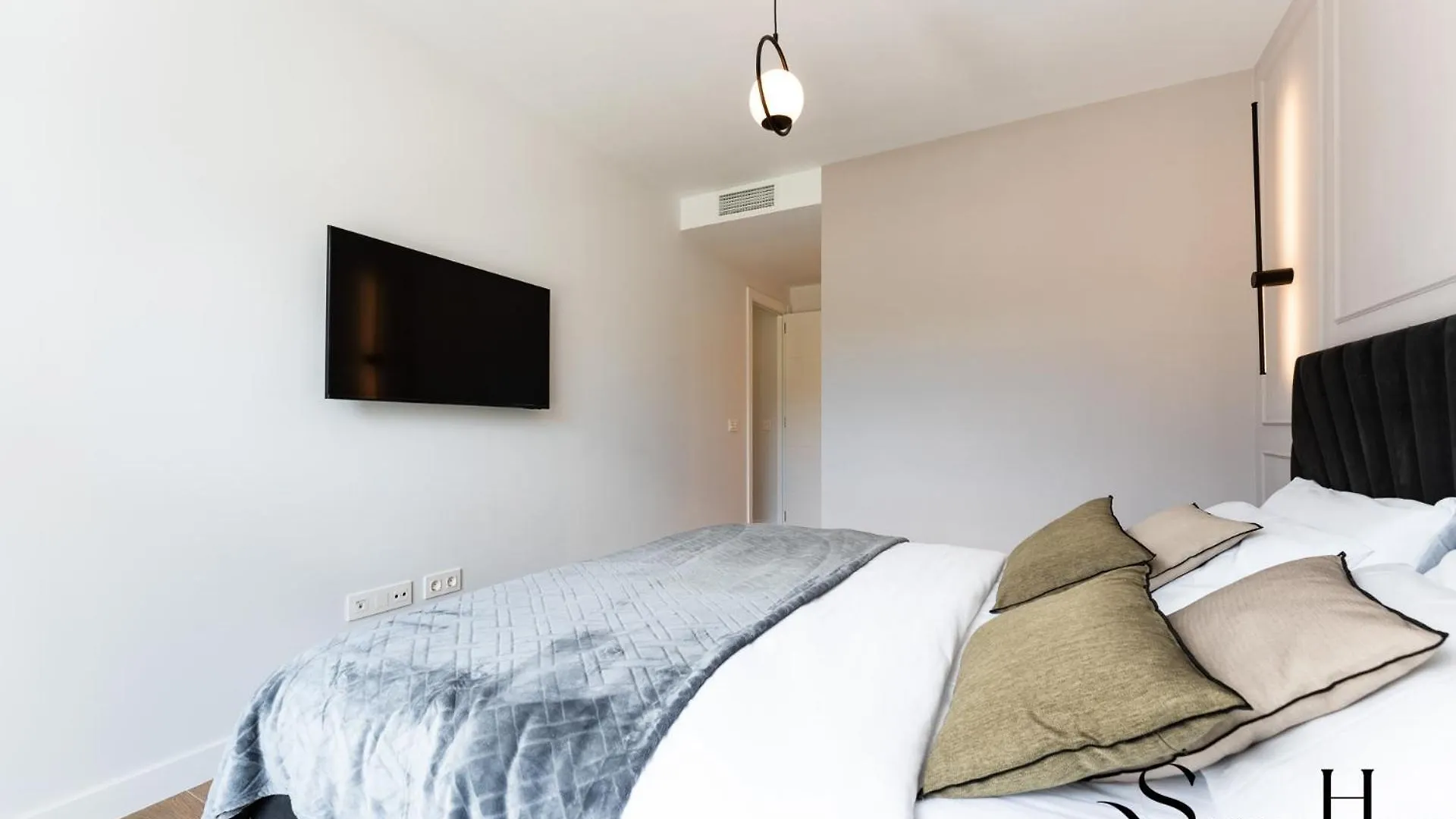 Luxury 2 Bedroom Apartment, Pools, Sauna, Gym & More MIJAS COSTA